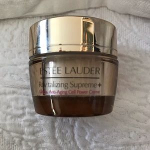 Estée Lauder Revitilizing Supreme